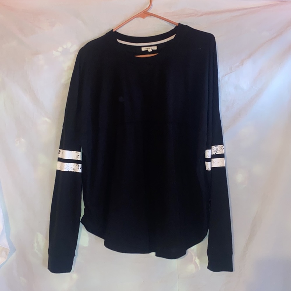 Black and white long sleeve T-shirt